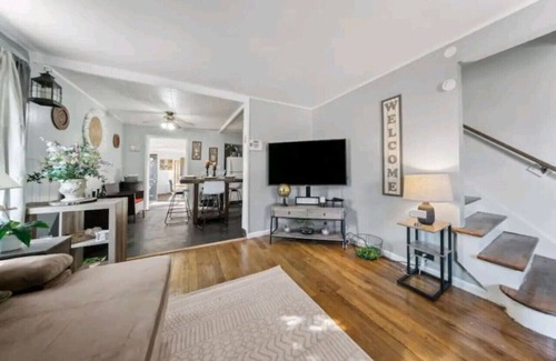 Euclid Apartment | Fisher: Euclid 3 Bedroom