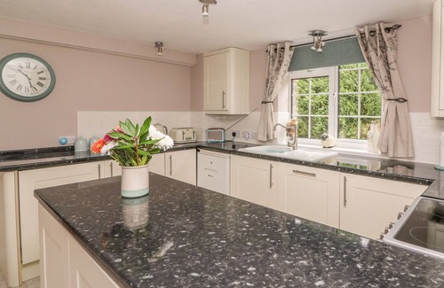 Lampeter Cottage | FISHER GRANARY, family friendly, with a garden in Lampeter