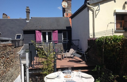 Saint-Valery-sur-Somme House | fisherman's house with garden and terrace facing south. Furnished tourist accommodation *