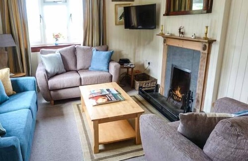 Ullapool Cottage | FISHERMAN'S COTTAGE, family friendly, with open fire in Ullapool