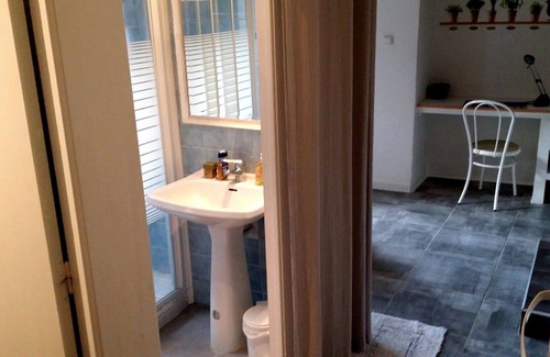 Tredrez-Locquemeau House | fisherman's house, 100m from the sea, wifi, parking, garden