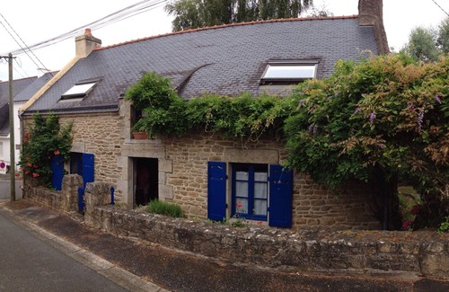 Bono House | Fisherman's house, 90m2 on the port of Le Bono, 300m2 enclosed garden.