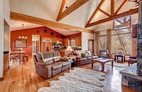 Eagle House | Fisherman's Paradise on Eagle River - 10 minutes from Vail/Eagle Airport