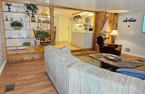 Taylor Creek House | FISHERMAN'S PARADISE! 2Bd/2Ba waterfront retreat with access to Lake Okeechobee!
