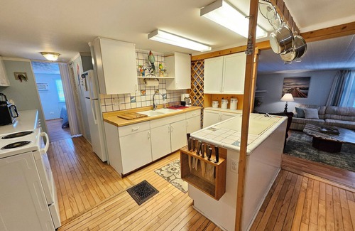 Taylor Creek House | FISHERMAN'S PARADISE! 2Bd/2Ba waterfront retreat with access to Lake Okeechobee!