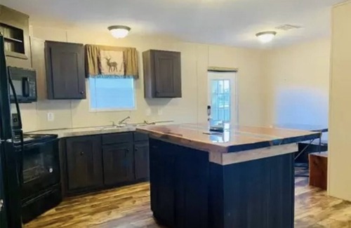 Moore Haven House | Fisherman’s Dream , Relaxing Lake House Getaway by North West Lake Okeechobee