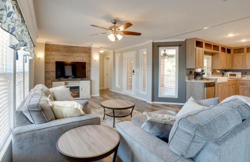 Negreet House | Fishermans Paradise Lake-View Home in Many!