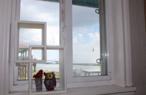 Cedar Lane Cottage | Fishing Cottage on ICW facing Sargentbeach with dock night fishing lights 2rooms