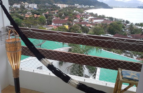 Toninhas Apartment | Fit. in complete condominium with panoramic view facing the Sea.