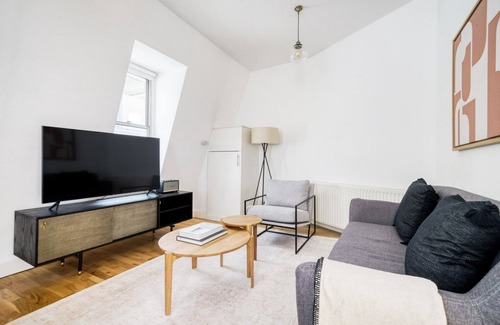 Fitzrovia Apartment | Fitzrovia 2BR on Tottenham Crt Rd, nr. Oxford Str. Shops, by Blueground
