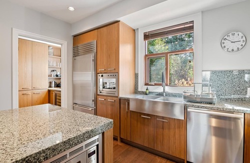 Whistler Ski Chalet | Fitzsimmons Walk 39 | Walk to village, hot tub, modern, flexible bedding