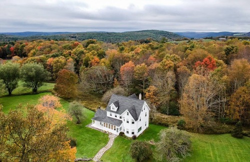 Town of Delaware House | Five Acres Farm - Charm and Seclusion with 5 BR