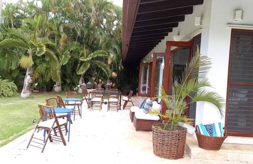 Los Limones House | Five Bedroom house Central Location just a short walk from Minitas Beach