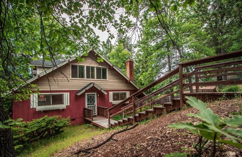 Soulsbyville Cabin | Five Bedroom Water Front Cabin