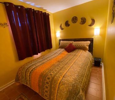 Salt Spring Island House | Five Elements Lodge B&B with Outdoor Spa