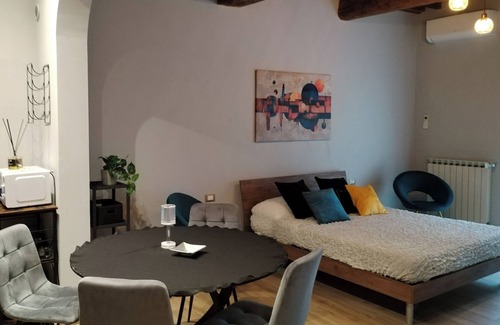 Peretola Apartment | Five minutes from Florence Airport, quaint ground-floor studio apartment.