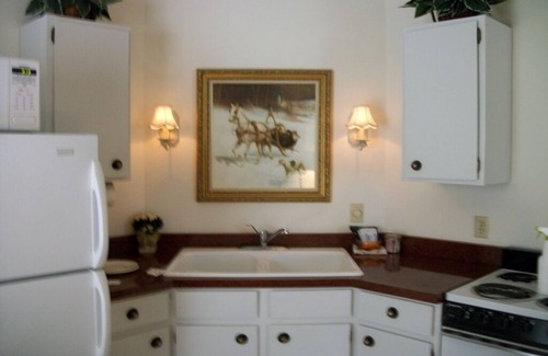 Lebanon Apartment | Five room suite designed for comfort and relaxing well located near downtown