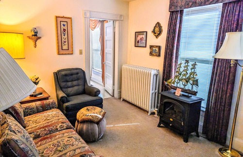 Lebanon Apartment | Five room suite designed for comfort and relaxing well located near downtown