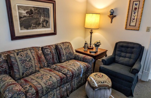 Lebanon Apartment | Five room suite designed for comfort and relaxing well located near downtown