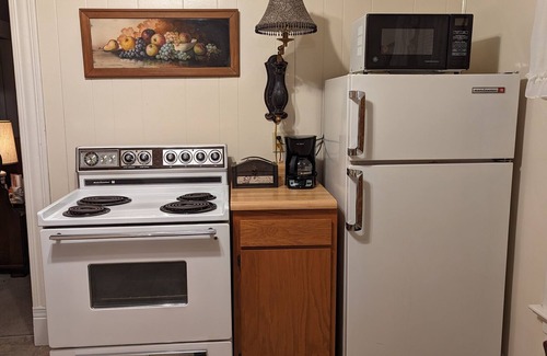 Lebanon House | Five room Suite in quiet Victorian neighborhood walking distance to downtown.