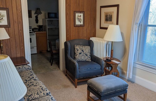 Lebanon House | Five room Suite in quiet Victorian neighborhood walking distance to downtown.