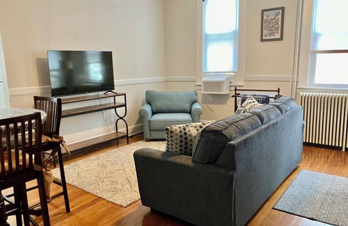 Annapolis Apartment | Five Star Charmer! Great Location Downtown & Stadium! Parking too!