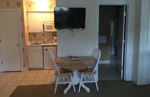 Calabash Condo | FIVE STAR REVIEWS! QUEEN BEDS! Updated Condo with new Pergo Floors