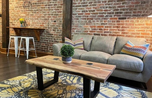Western Branch North Condo | Five Star Stay - Downtown 1BR/1BA