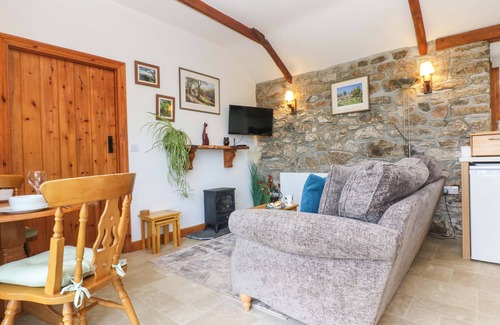 Liskeard Cottage | FIZZ-GOG COTTAGE, pet friendly, with a garden in Upton Cross