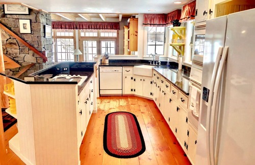 Whitefield House | FL Amazing Lake House 20 min from Bretton Woods. Stunning water views! Bonus Room.
