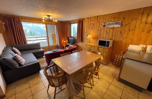 Flaine Apartment | Flaine Forêt, cosy south-facing T3, large balcony + view, 2 bedrooms, sleeps 6