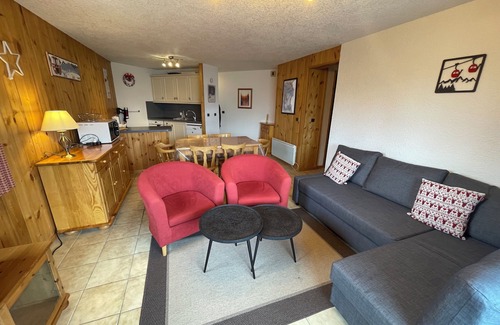 Flaine Apartment | Flaine Forêt, cosy south-facing T3, large balcony + view, 2 bedrooms, sleeps 6