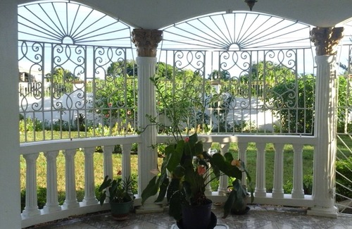 Windsor House | Flamingo Beach Guest House: 7Br/7Ba - 9000 Square Feet! Great Ocean Views