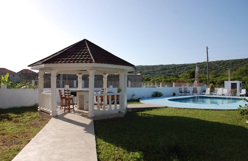 Windsor House | Flamingo Beach Guest House: 7Br/7Ba - 9000 Square Feet! Great Ocean Views