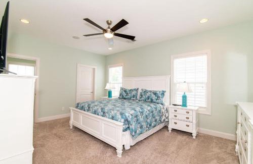 North Myrtle Beach House | Flamingo Hideaway Modern House w Elevator