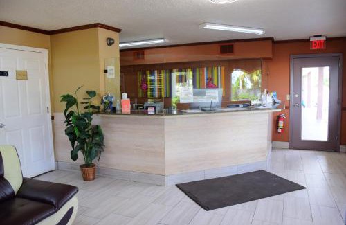 Okeechobee Hotel | Flamingo Motel
