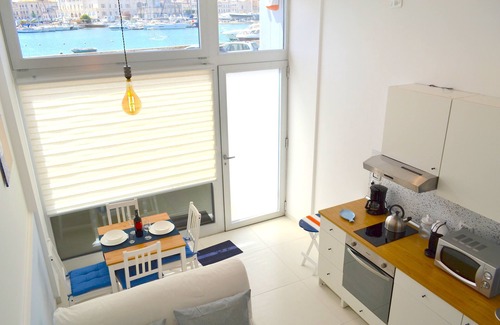 Santa Lucia Apartment | Flamingo Spa loft - Seaside - view on sea and Ortigia - fiber wifi - jacuzzi