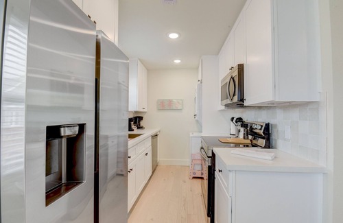 Galveston Apartment | Flamingos on 45th - Carriage House - Cute and Cozy