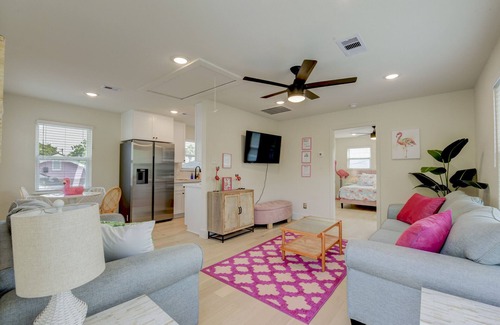 Galveston Apartment | Flamingos on 45th - Carriage House - Cute and Cozy