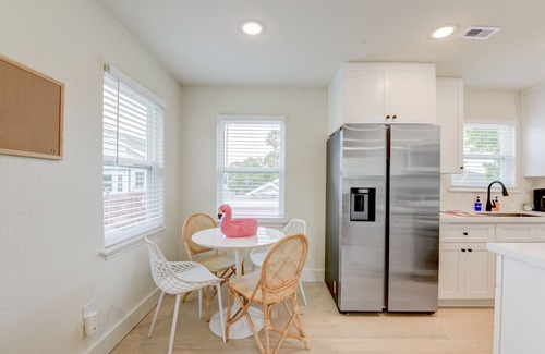 Galveston Apartment | Flamingos on 45th - Carriage House - Cute and Cozy