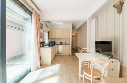 Quartiere XV Della Vittoria Apartment | Flaminio Garden, Indenpent Apt in Piccola Londra Street with Garden