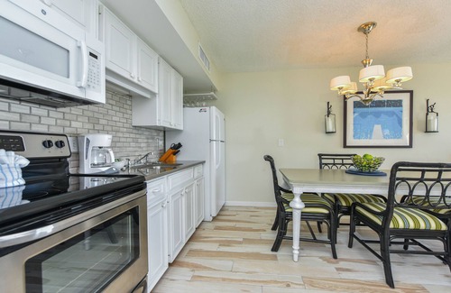 Longboat Key Condo | Flash sale Sept 2-4/7-13, 5-floor penthouse 60 feet from water, 150+ reviews