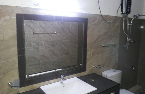 Mount Lavinia Apartment | Flat 4 - Fully Furnished Air-conditioned Three Bedroom Apartment in Dehiwala