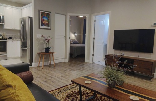 Petaluma House | Flat at the Cork Oak · Sunny, central, quiet flat + yard