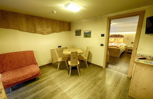 Teola Apartment | Flat Casciana - Baita Cusini with mountain view, wellness area and Wi-Fi