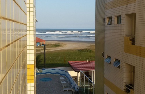 Raul Cury Apartment | Flat Foot In The Sand
