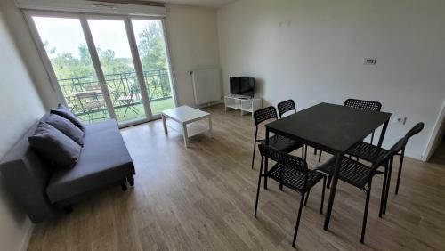 Le Blanc-Mesnil Apartment | Flat for 6 persons 10 minutes from CDG Airport