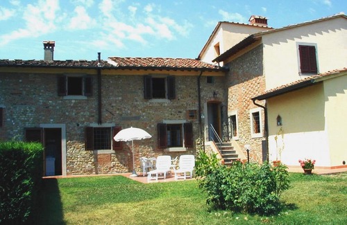Montelupo Fiorentino Apartment | Flat in a winery in Montespertoli, A/C,Wi-Fi, swimming pool,children friendly,Gi