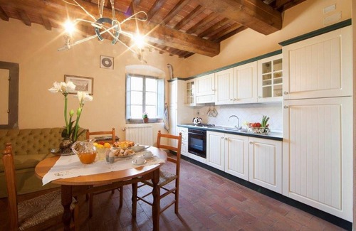 San Donato a Livizzano Apartment | Flat in a winery in Montespertoli,A/C,Wi-Fi,swimming pool,children friendly,sl 5