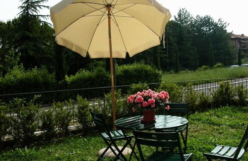 Asciano Apartment | Flat in Asciano with A/C, Garden,view,parking,walk distance to the centre, quiet
